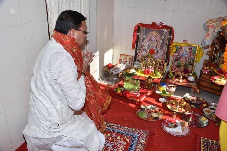 On the auspicious occasion of Ramnavami, the Chief Minister worshiped girls in the form of goddesses with complete rituals
