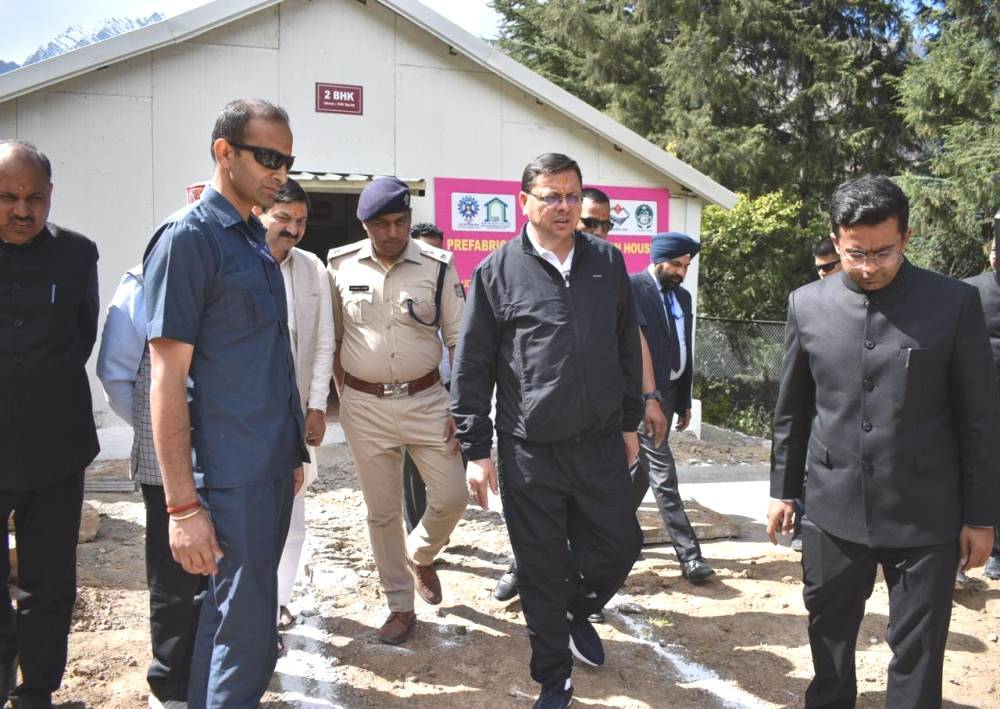 मुख्यमंत्री ने जोशीमठ में आपदा राहत एवं बचाव कार्यों की समीक्षा की