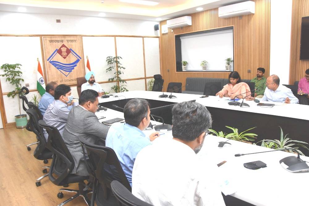 मुख्य सचिव ने विभिन्न विभागों के अन्तर्गत चल रही  पाइपलाईन परियोजनाओं को पूर्ण किए जाने के निर्देश दिए
