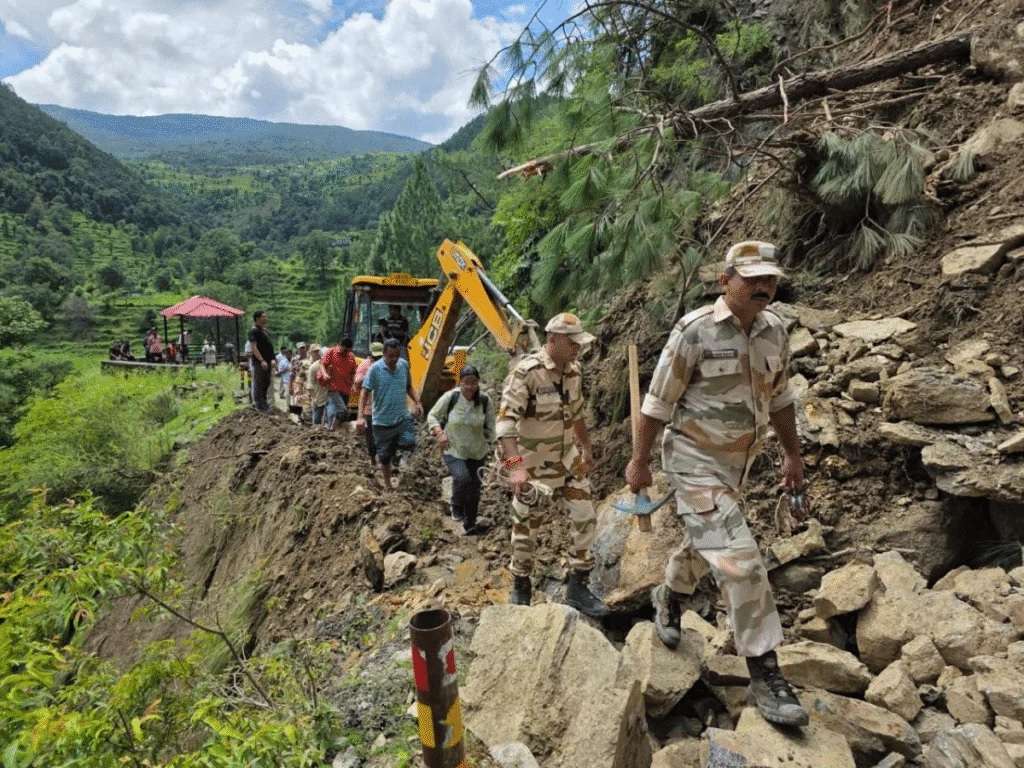 थराली में आई आपदा के बाद प्रदेश सरकार ने राहत एवं  स्वास्थ्य सेवाओं को पूर्ण अलर्ट पर रखा