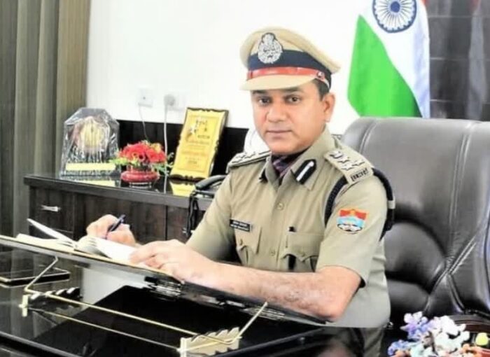 वर्दी घोटाले में सीएम धामी ने दिए DIG के निलंबन के आदेश