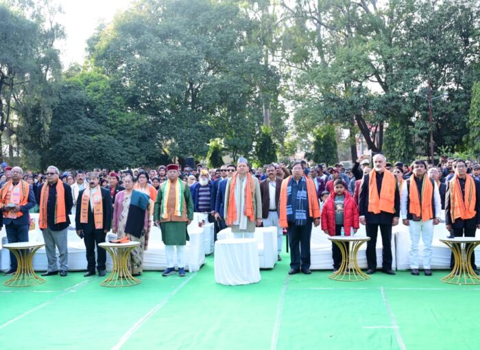 गांधी पार्क में आयोजित सामूहिक वंदे मातरम् गायन कार्यक्रम में मुख्यमंत्री धामी हुए शामिल