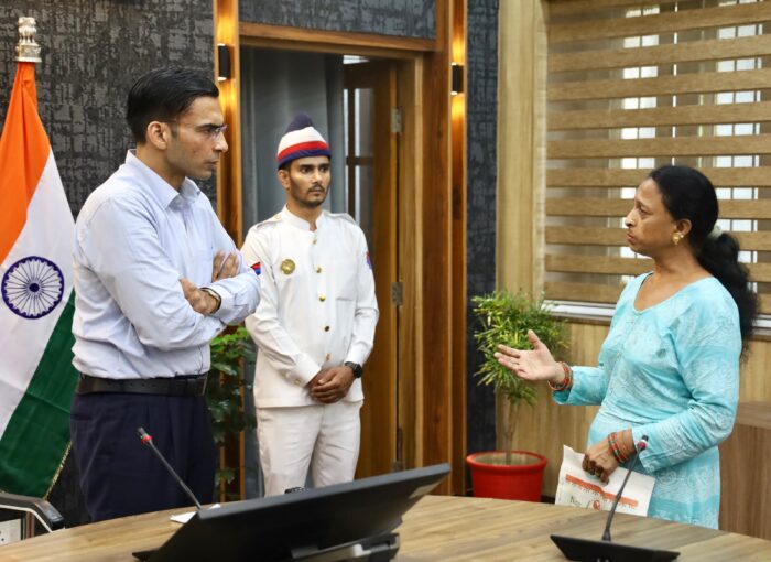 जिला प्रशासन की कानूनी सख्ती से राह से भटके बेटों को याद आया मां प्रति बेटों का फर्ज 