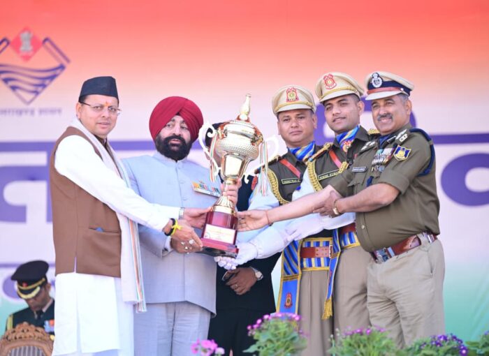 गणतंत्र दिवस के अवसर पर राज्यपाल एवं मुख्यमंत्री ने विभिन्न अधिकारियों को किया सम्मानित