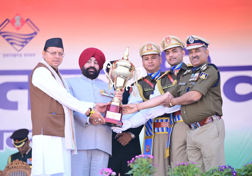 गणतंत्र दिवस के अवसर पर राज्यपाल एवं मुख्यमंत्री ने विभिन्न अधिकारियों को किया सम्मानित