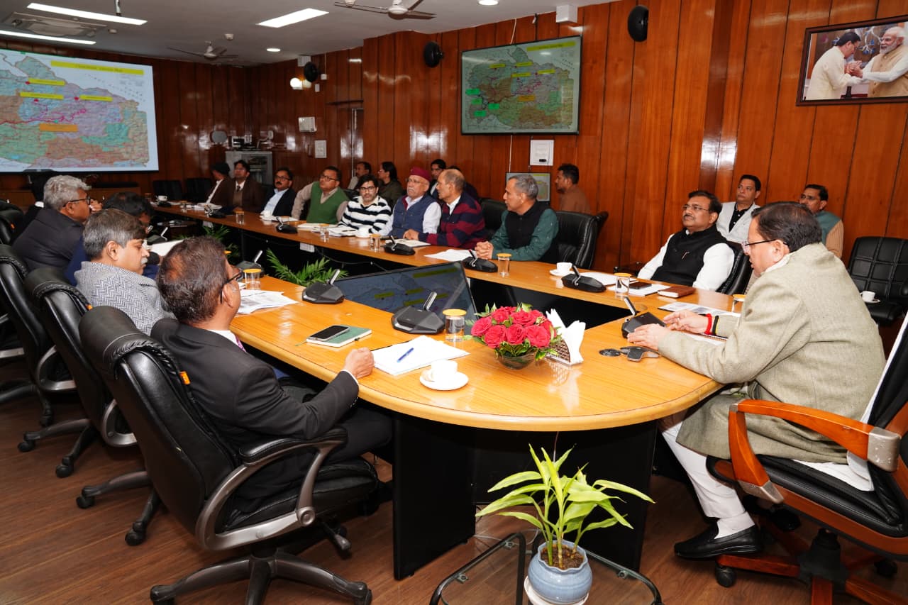 कर्णप्रयाग से बागेश्वर तक रेल लाइन के विस्तार की संभावना पर हो कार्य : मुख्यमंत्री