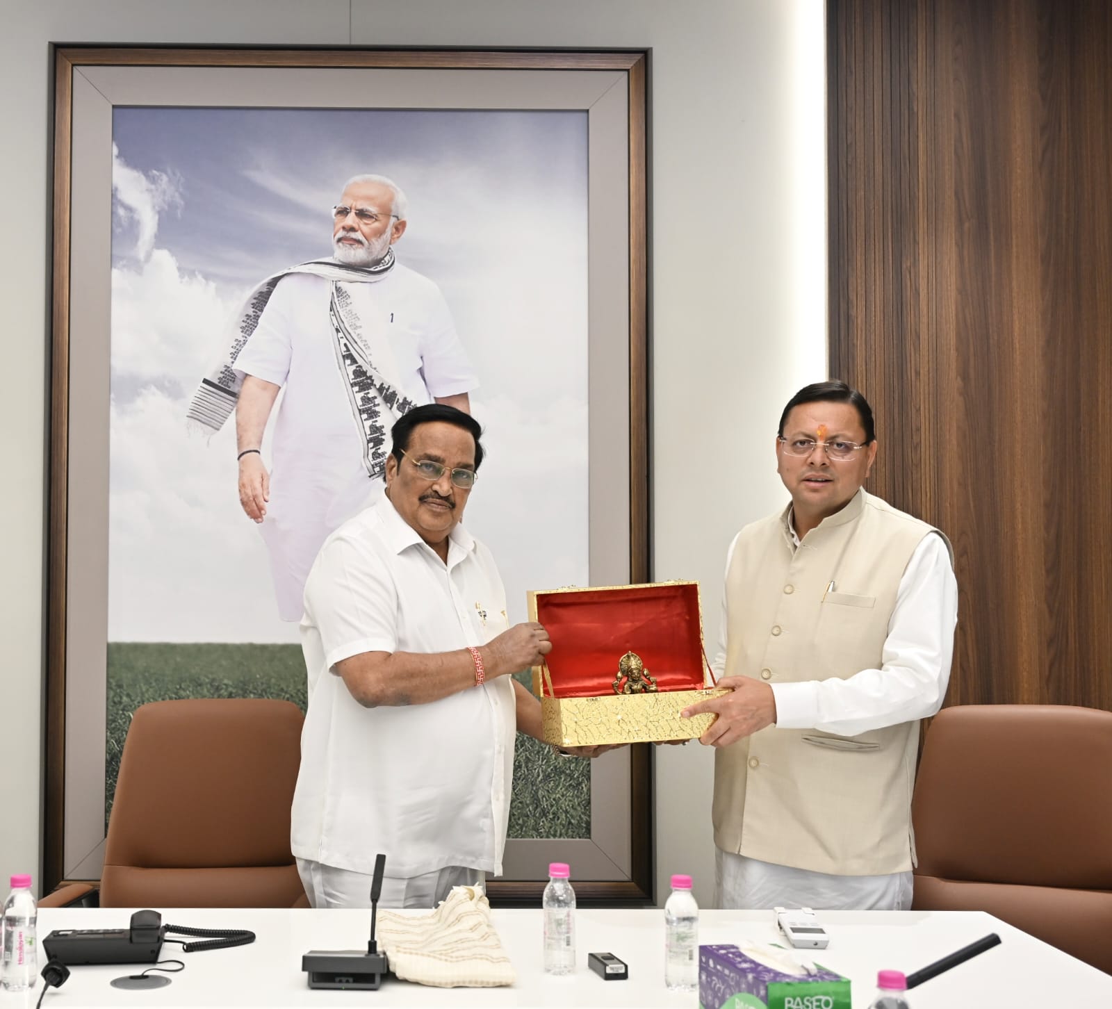 मुख्यमंत्री धामी ने केंद्रीय जल शक्ति मंत्री सी. आर. पाटिल से शिष्टाचार भेंट की