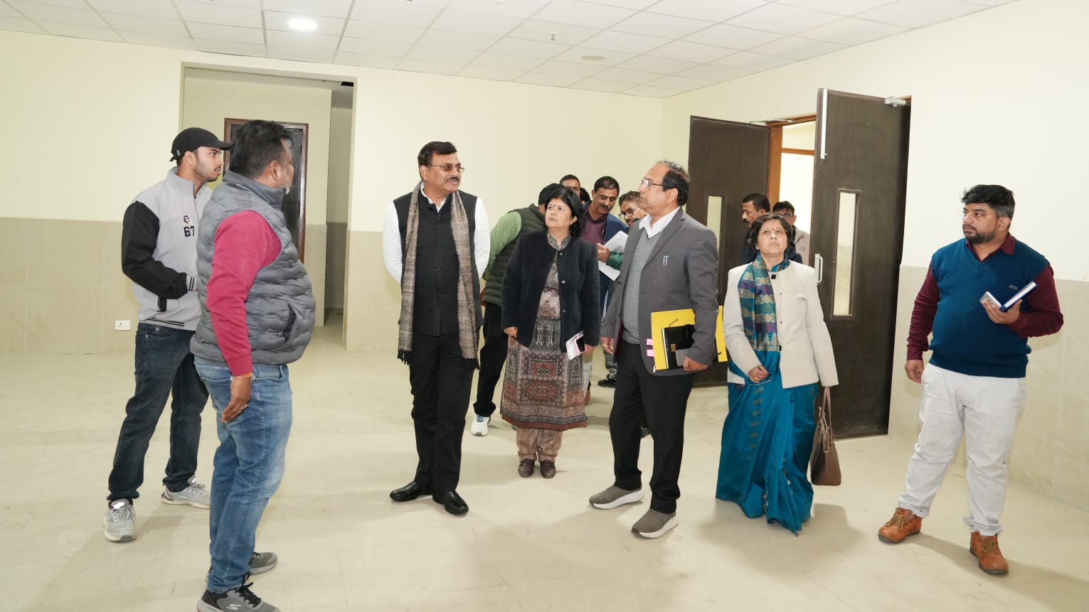 मुख्य सचिव  ने राजकीय मैटरनिटी एवं कैंसर चिकित्सालय का निरीक्षण किया