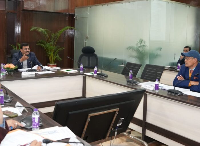 मुख्य सचिव ने सभी ज़िलाधिकारियों को धारा 34 एवं 143 के वादों के निस्तारण के लिए जोर दिया