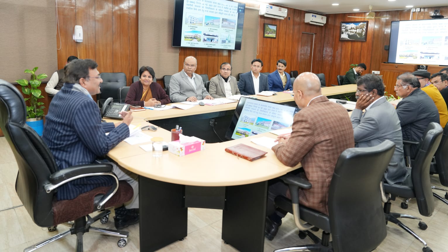 उत्तराखंड प्रौद्योगिकी विश्वविद्यालय देहरादून हेतु वित्तीय सहायता प्रदान किए जाने संबंधी बैठक आयोजित