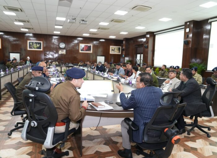 मुख्य सचिव ने गृह विभाग की समीक्षा की