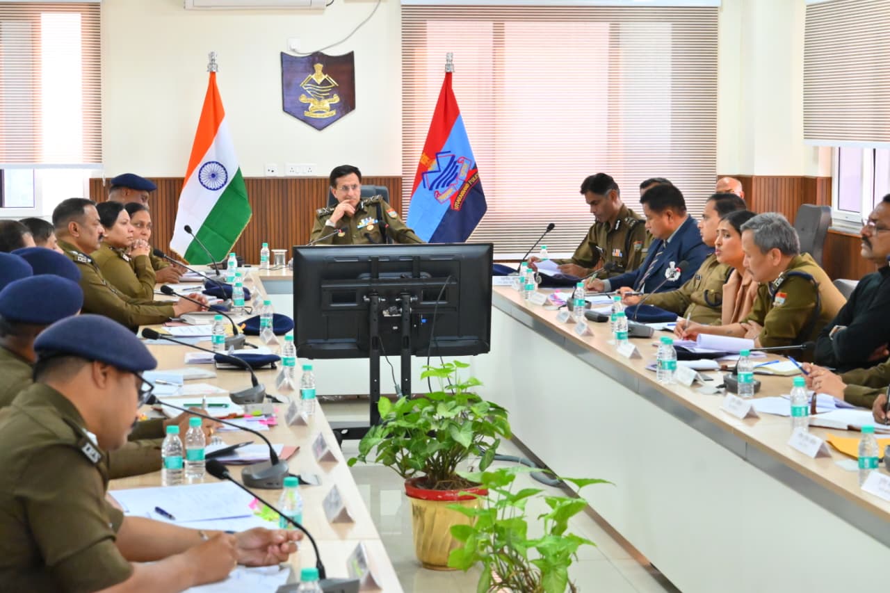 डीजीपी उत्तराखंड की अपराध और कानून व्यवस्था पर हाई-लेवल समीक्षा बैठक