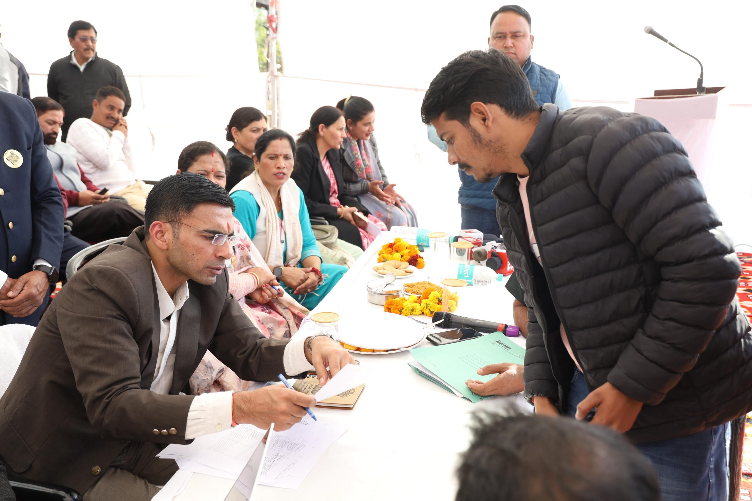 प्रमाण पत्र जारी होने के उपरान्त ही जिला प्रशासन ने दी वेतन आहरण की संस्तुति