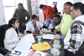 हल्द्वानी मीडिया सेंटर में पत्रकारों हेतु लगाया गया निःशुल्क स्वास्थ्य शिविर