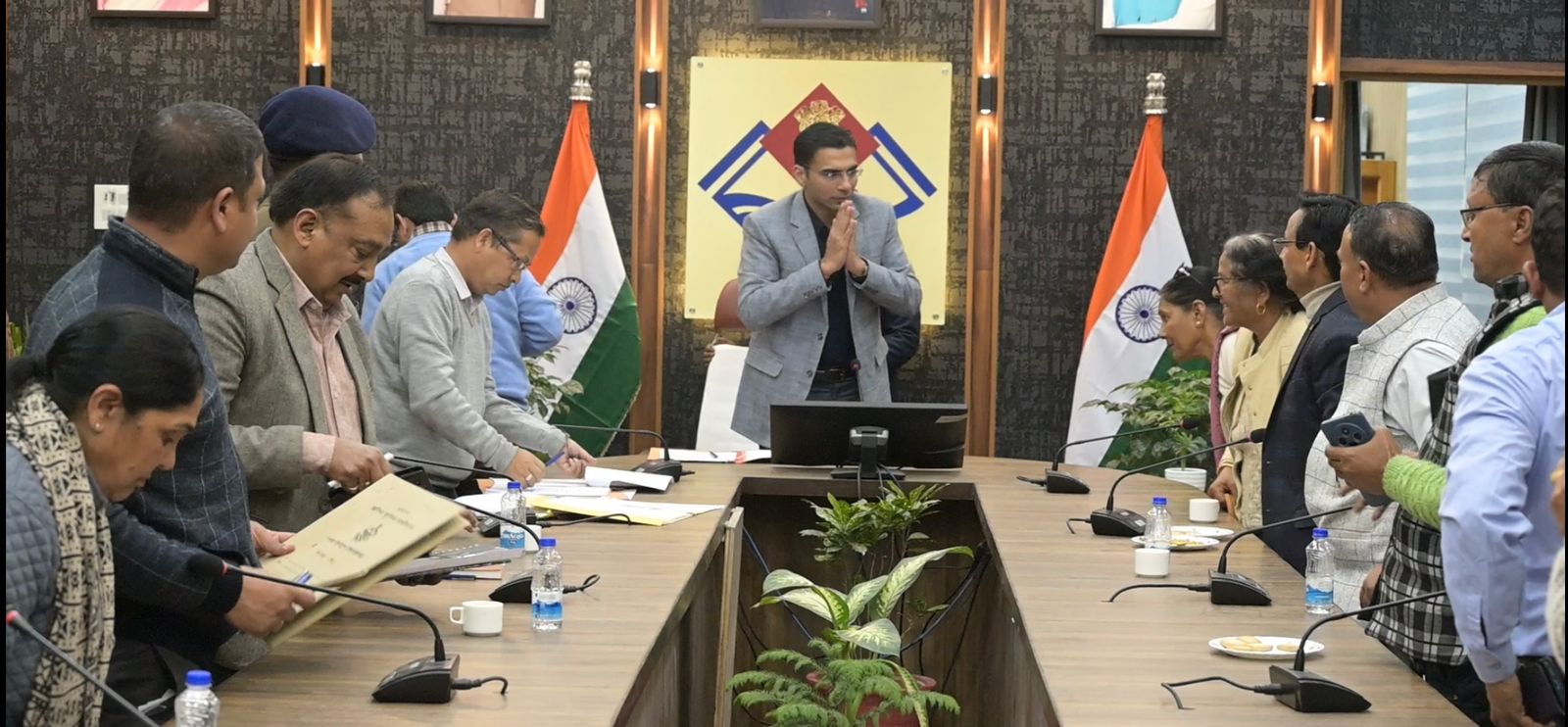 कलेक्ट्रेट में राज्य आंदोलनकारियों के साथ एक महत्वपूर्ण बैठक आयोजित