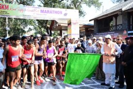 मुख्यमंत्री ने सड़क सुरक्षा जागरूकता एवं पर्यावरण संरक्षण के उद्देश्य से दौड़ का फ्लैग ऑफ किया