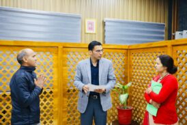 15 वर्षों से अतिक्रमित भूमि पर कब्जा दिलाए जाने पर दंपति ने जिला प्रशासन का जताया आभार