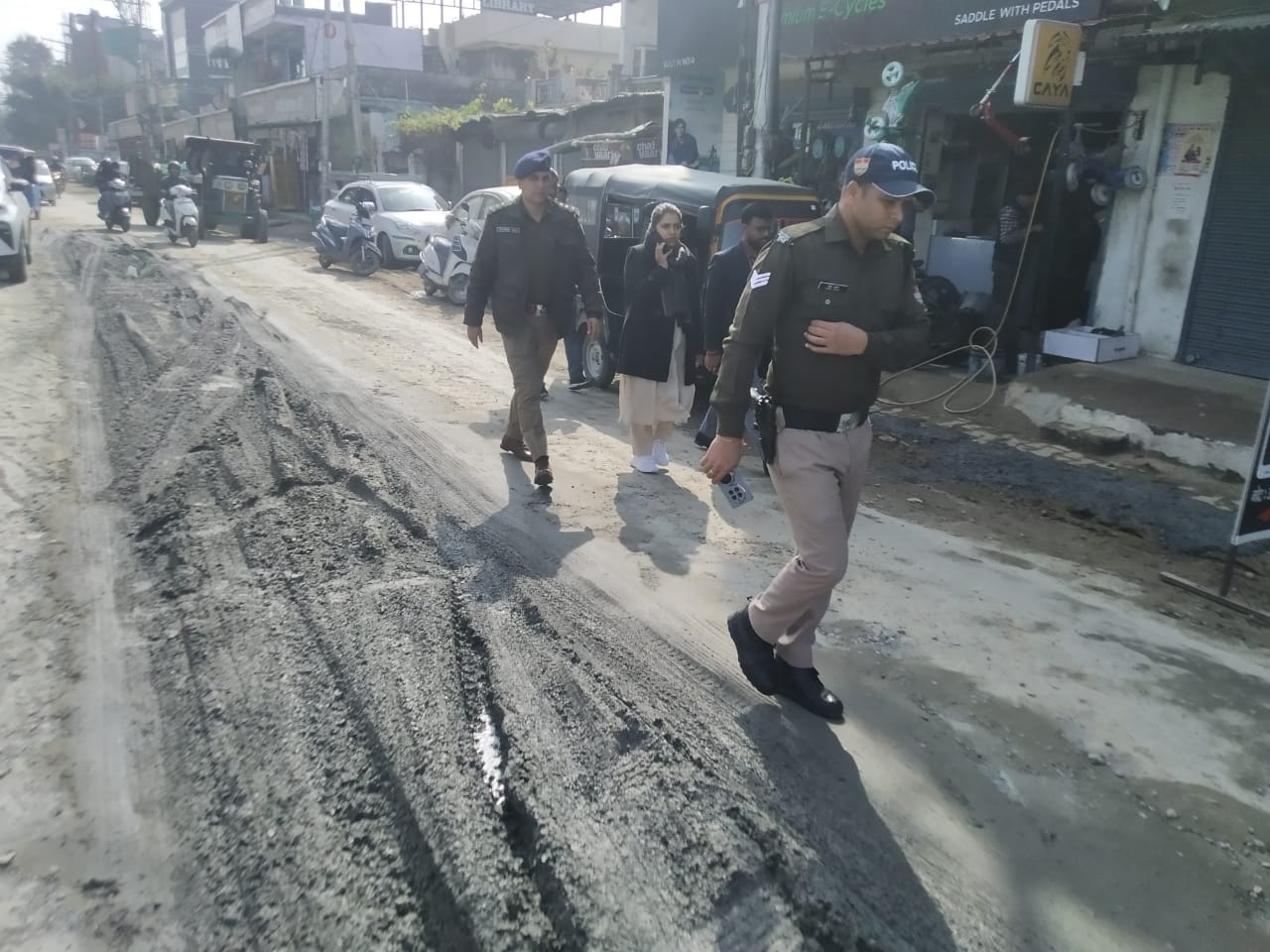 देहरादून:  रोड कटिंग कार्य में अनुमति की शर्तों के उल्लंघन पर जिला प्रशासन ने कड़ा रुख अपनाया