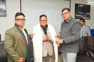 The Chief Administrative Officer and Senior Administrative Officer have retired after completing their government service in the Information Department.