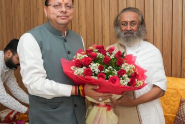 मुख्यमंत्री  धामी ने ऋषिकेश में श्री श्री रविशंकर जी से शिष्टाचार भेंट किया