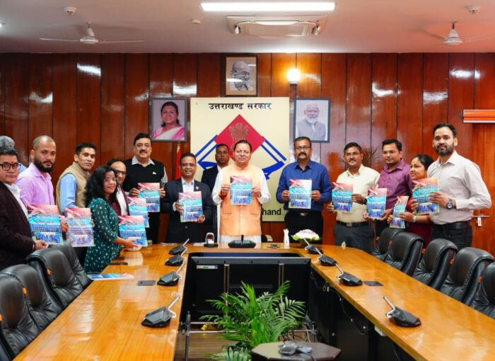 मुख्यमंत्री धामी ने सचिवालय बैडमिंटन क्लब स्मारिका का  विमोचन किया