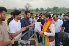 मुख्यमंत्री धामी ने खटीमा में जनप्रतिनिधियों व जनता  से मुलाकात कर जनसमस्याएं सुनी