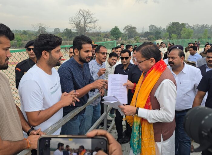 मुख्यमंत्री धामी ने खटीमा में जनप्रतिनिधियों व जनता  से मुलाकात कर जनसमस्याएं सुनी