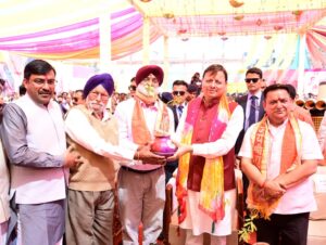Chief Minister Dhami attended the Kashipur Rangotsav Holi Milan ceremony