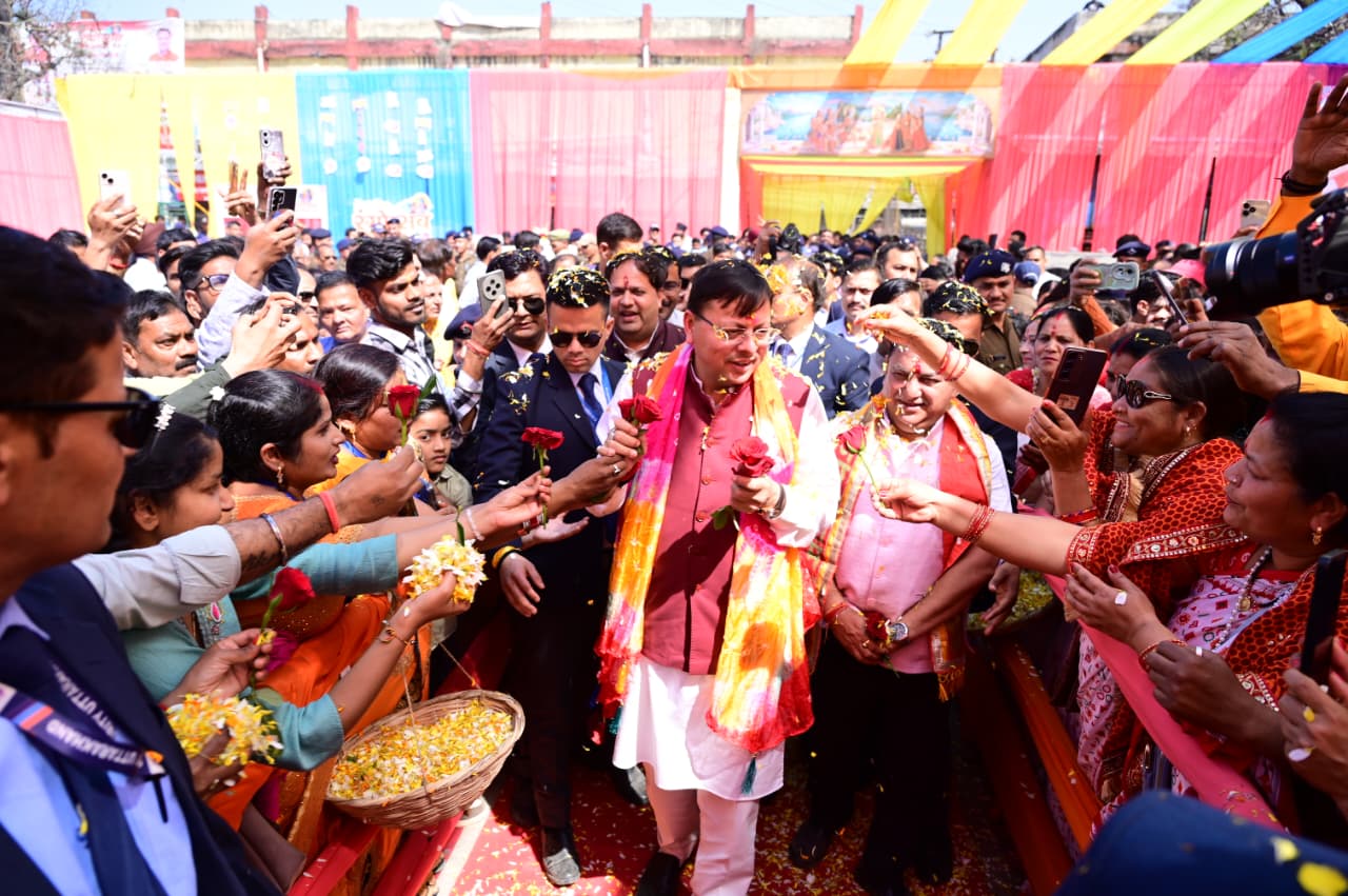 काशीपुर रंगोत्सव होली मिलन समारोह में शामिल हुए मुख्यमंत्री धामी