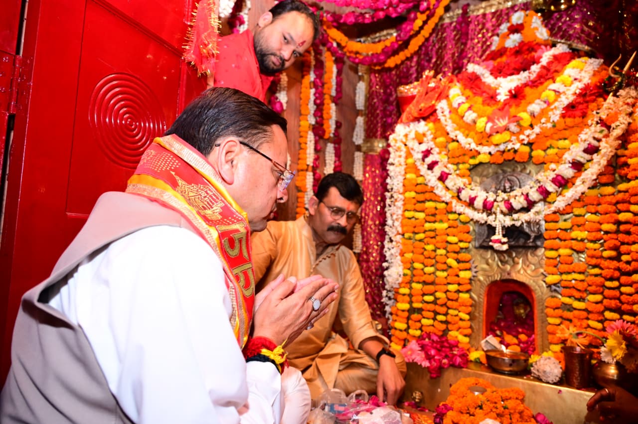 मुख्यमंत्री ने मां बाल सुंदरी मंदिर में पूजा-अर्चना की