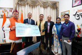 केनरा बैंक ने मुख्यमंत्री राहत कोष हेतु 25 लाख रुपये का चेक किया भेंट