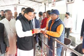 मुख्यमंत्री के खटीमा भ्रमण के दौरान जनप्रतिनिधियों और आमजन से भेंट की