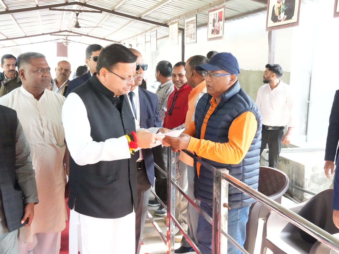 मुख्यमंत्री के खटीमा भ्रमण के दौरान जनप्रतिनिधियों और आमजन से भेंट की