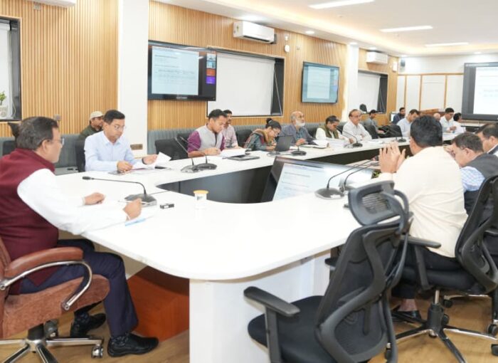 मुख्य सचिव  की अध्यक्षता में सचिवालय में व्यय वित्त समिति की बैठक संपन्न हुई