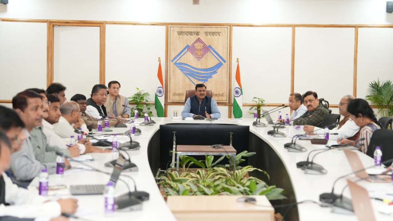 चारधाम यात्रा से पहले मांग-आपूर्ति संतुलन, कालाबाजारी पर सख्ती और ग्रीन एनर्जी पर जोर