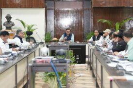 मुख्यमंत्री घोषणाओं के कार्यों को शीघ्र पूर्ण करें, लंबित परियोजनाओं पर 15 दिन में निर्णय लें: मुख्य सचिव