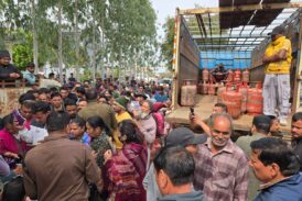 जिला प्रशासन के आदेशों की अहवेलना; गैस एजेंसी के सिलेंडर जब्त, मुकदमा दर्ज