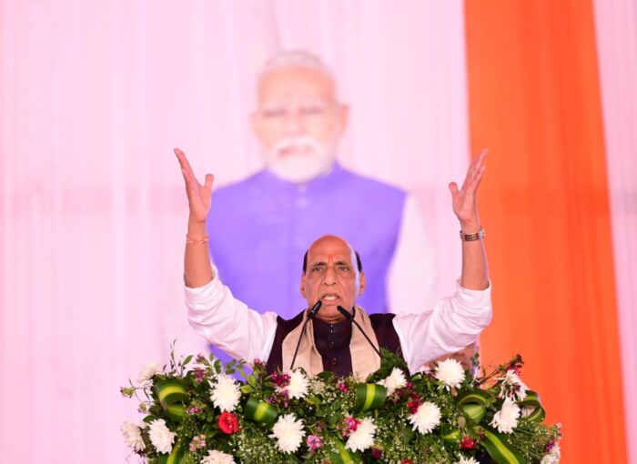 धामी सरकार के फैसले बने मिसाल, विकास को मिली रफ्तार : राजनाथ सिंह