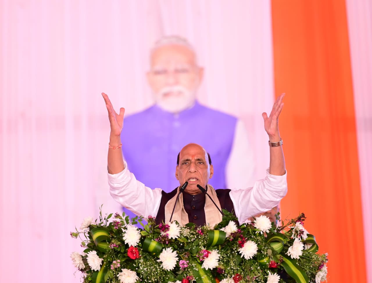 धामी सरकार के फैसले बने मिसाल, विकास को मिली रफ्तार : राजनाथ सिंह