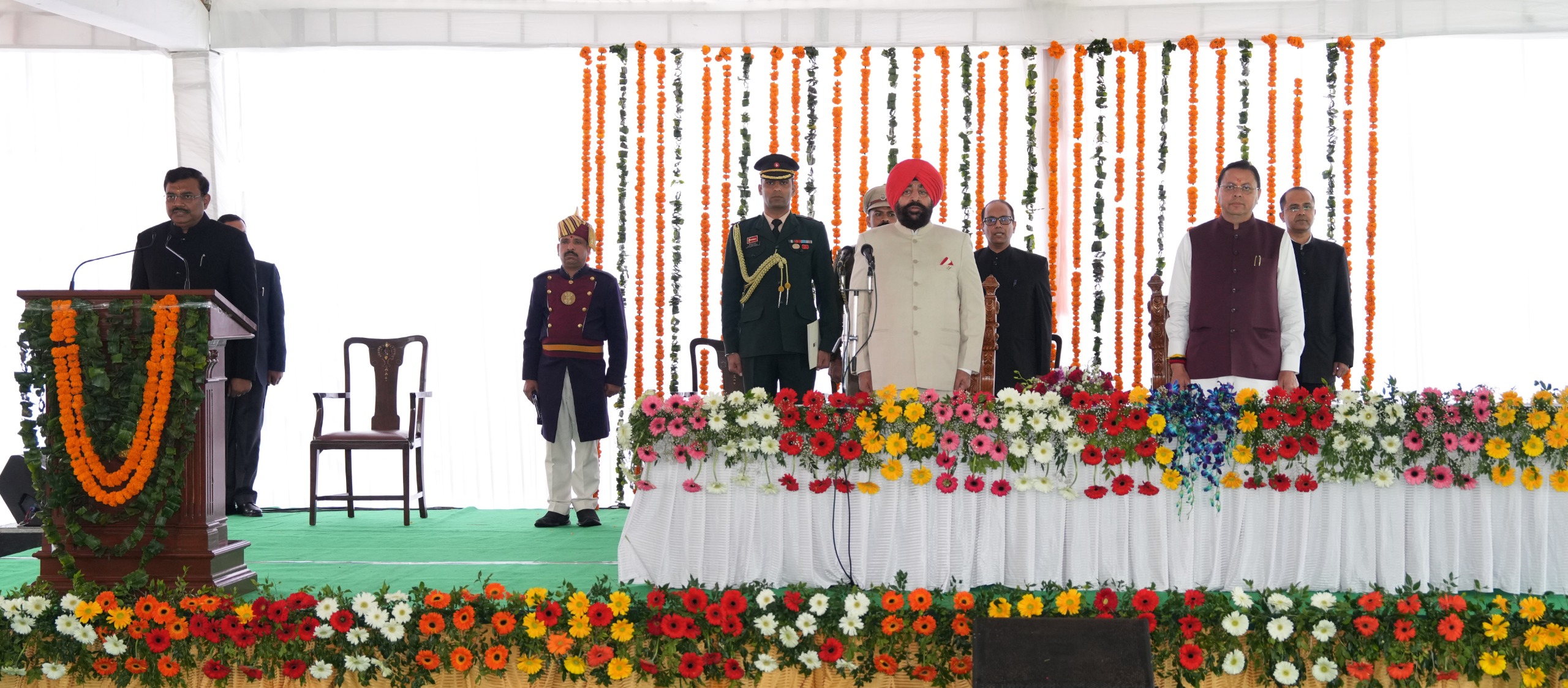 राज्यपाल ने उत्तराखण्ड सरकार के मंत्रिपरिषद के नवनियुक्त मंत्रियों को पद एवं गोपनीयता की शपथ दिलाई