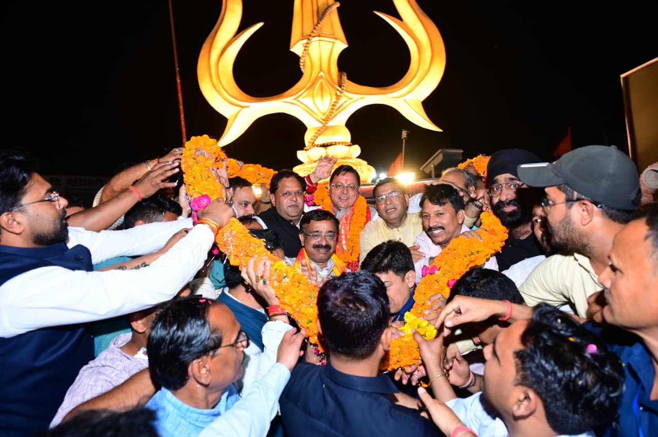 काशीपुर से सड़क मार्ग से खटीमा पहुंचे सीएम धामी