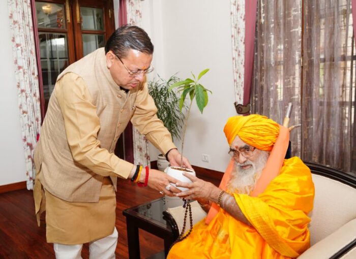 मुख्यमंत्री से श्री केदारनाथ धाम के रावल श्री श्री श्री 1008 भीमाशंकर लिंग ने शिष्टाचार भेंट की