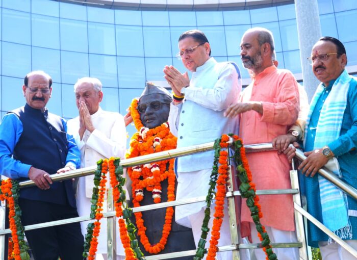 मुख्यमंत्री ने हेमवती नंदन बहुगुणा की 107वीं जयंती के अवसर पर भावपूर्ण श्रद्धांजलि अर्पित की