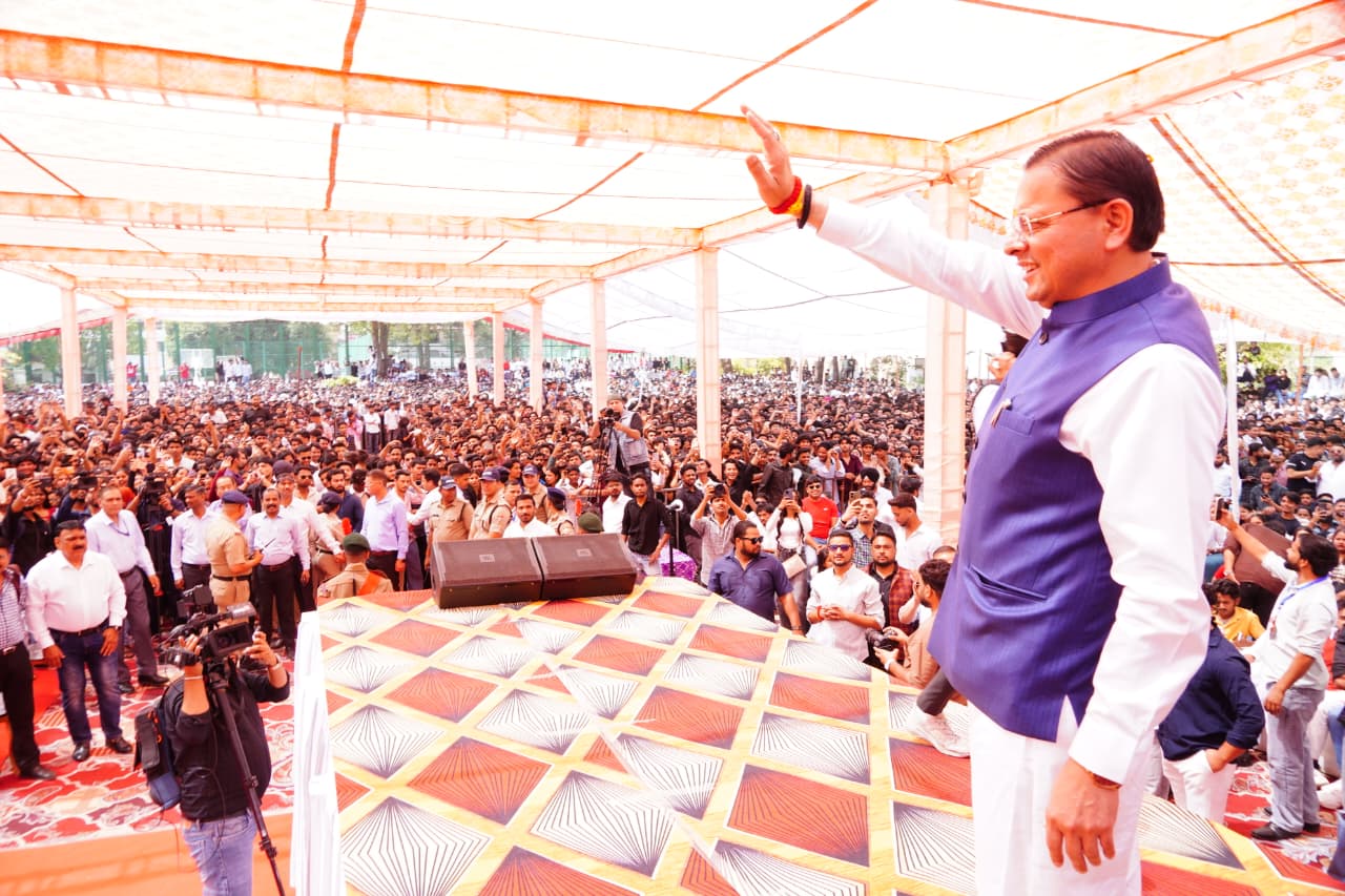 मुख्यमंत्री ने डी.ए.वी. पीजी कॉलेज, देहरादून में आयोजित छात्रसंघ समारोह में प्रतिभाग किया