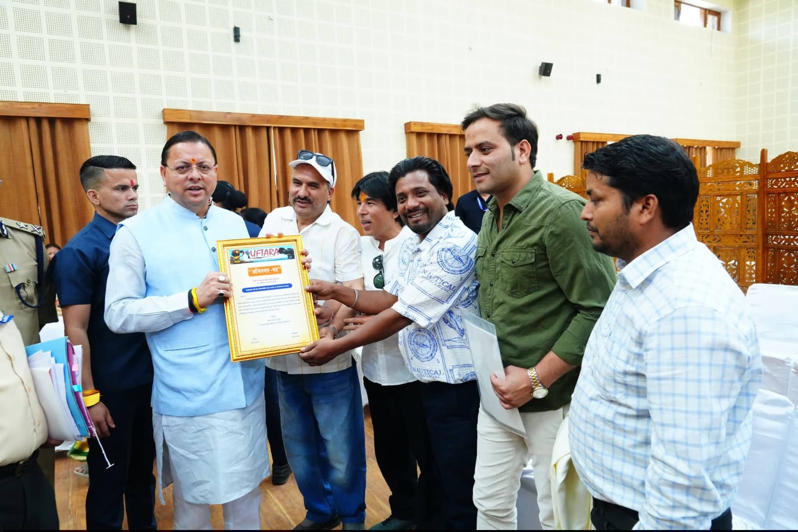  मुख्यमंत्री ने प्रदेशभर से आए नागरिकों की समस्याएं सुनीं