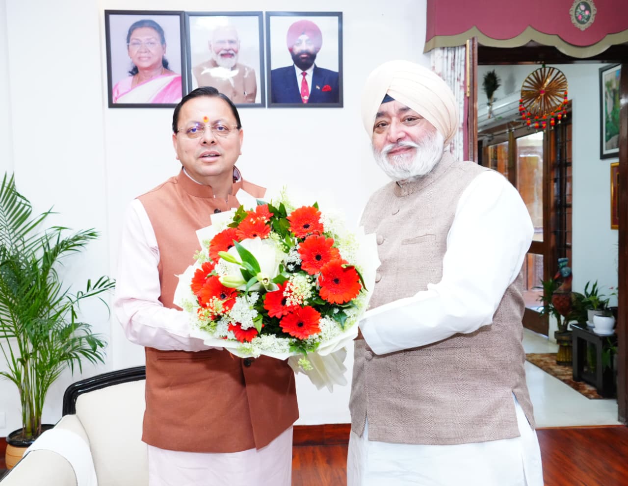 मुख्यमंत्री से श्री हेमकुंट साहिब प्रबंधन ट्रस्ट के अध्यक्ष ने भेंट की