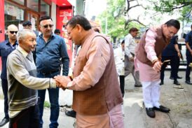 सीएम हेल्पलाइन पर दर्ज शिकायत की पड़ताल करने खुद मौके पर पहुंचे सीएम धामी