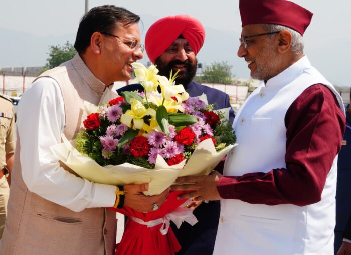 उपराष्ट्रपति के देवभूमि उत्तराखण्ड आगमन पर मुख्यमंत्री ने उनका स्वागत किया