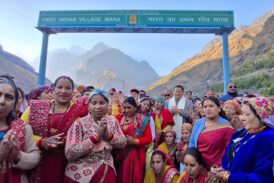 मुख्यमंत्री धामी पहुंचे भारत के प्रथम सीमांत गांव माणा, विकास कार्यों का लिया जायजा