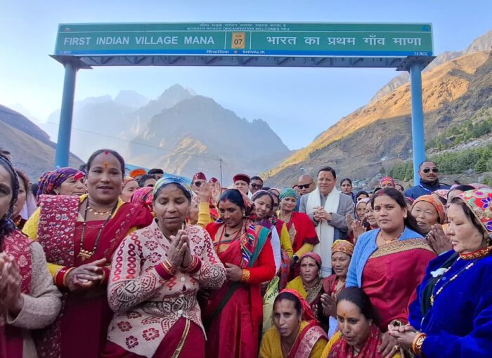 मुख्यमंत्री धामी पहुंचे भारत के प्रथम सीमांत गांव माणा, विकास कार्यों का लिया जायजा
